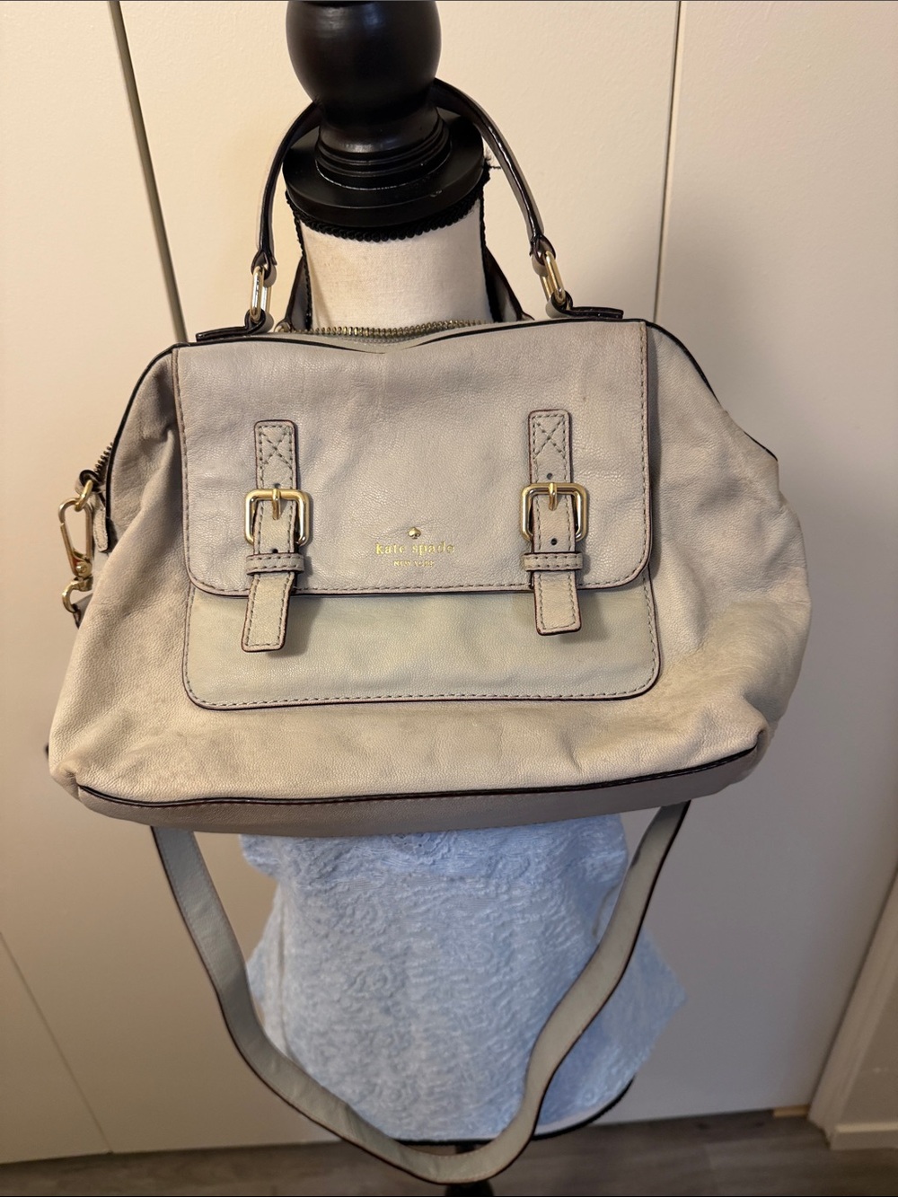 Kate Spade Cobble Hill Leslie Leather Satchel Blue Crossbody Buckle Front